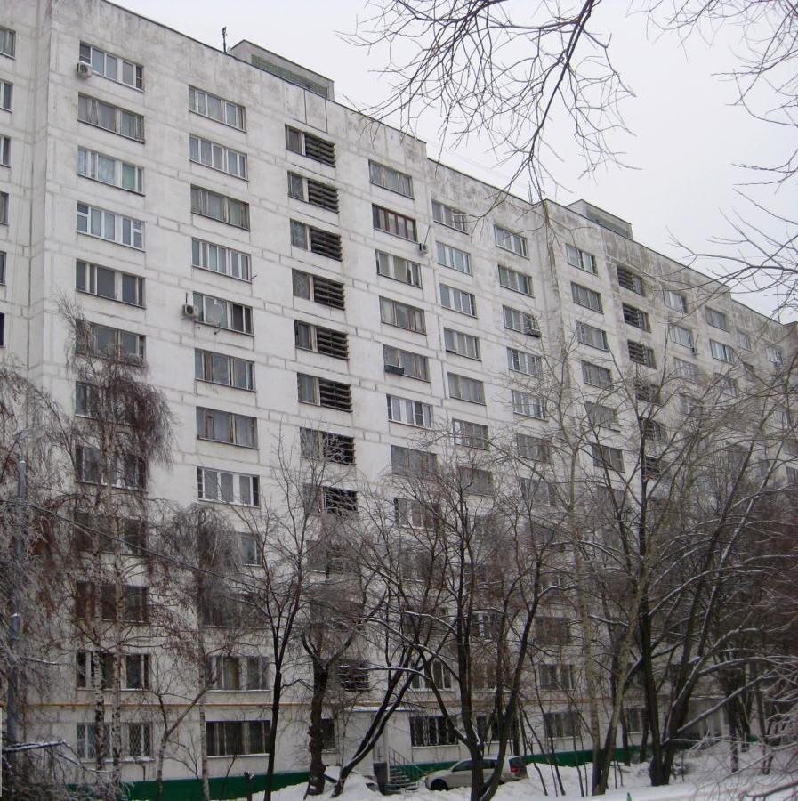 Со стороны подъездов