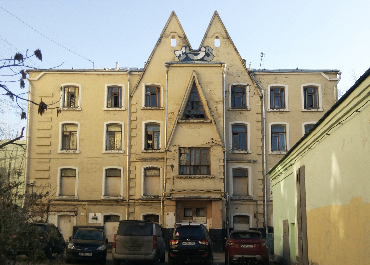 Дом несколько лет назад