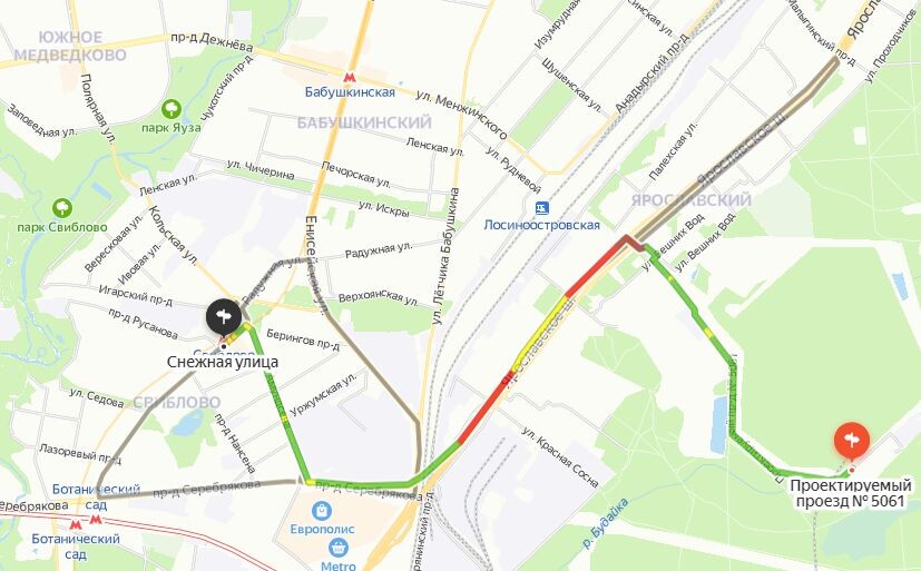 6.2 км до ближайшего метро. По глухой пробке на Ярославке, заметьте.