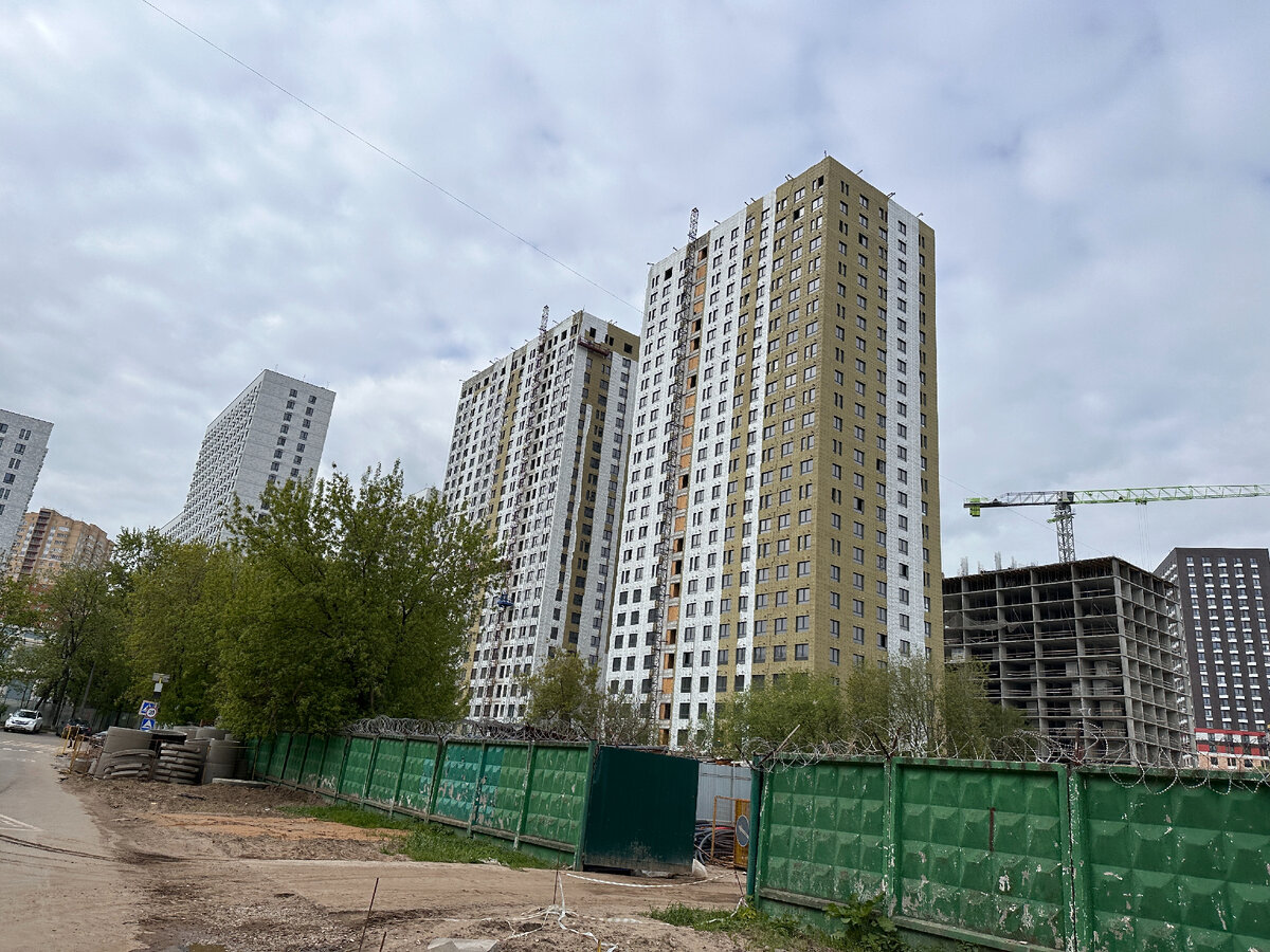 В одном из этих домов строится квартира автора блога Дно Мещанства