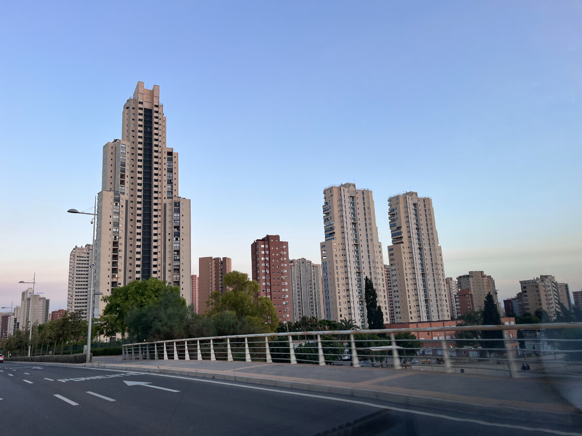 Похоже на Москву? Или больше на Нью-Йорк? Фото автора блога Дно Мещанства, 2022
