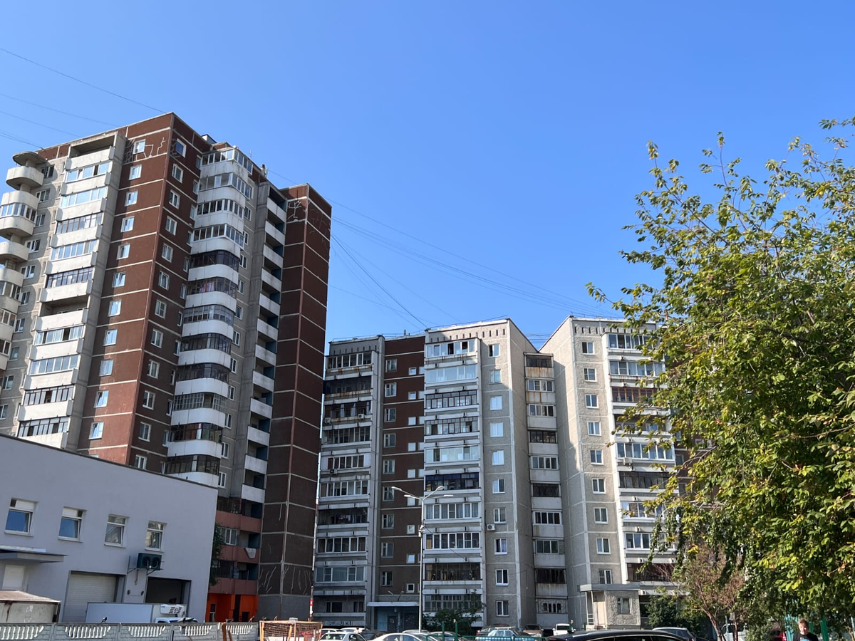 16-этажная башня на основе серии 141-121, и ее сестра 111-141
