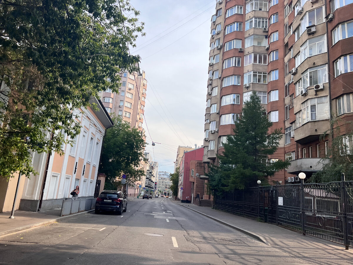 Единственные новые (2000-е) многоэтажки микрорайона на ул. Гиляровского, фото автора блога Дно Мещанства