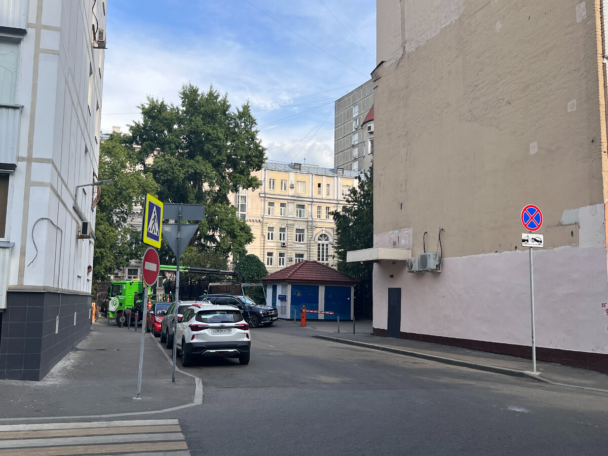 Парковочная ловушка в действии, фото автора блога Дно Мещанства, август 2022