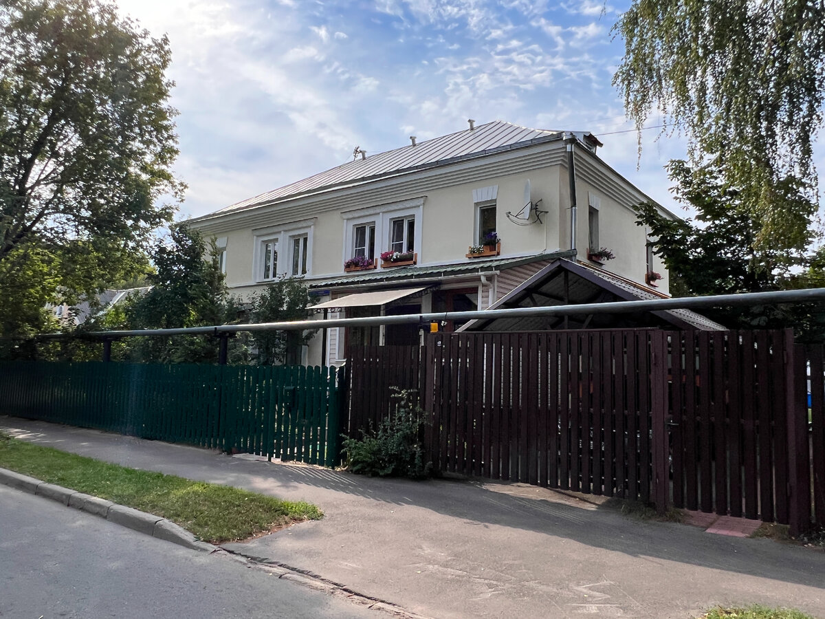 Очень добротный дом, Курьяновский бульвар, фото автора блога Дно Мещанства, 2022 год