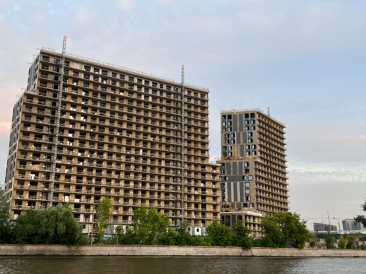 Фото автора блога Дно Мещанства с катера, лето 2023