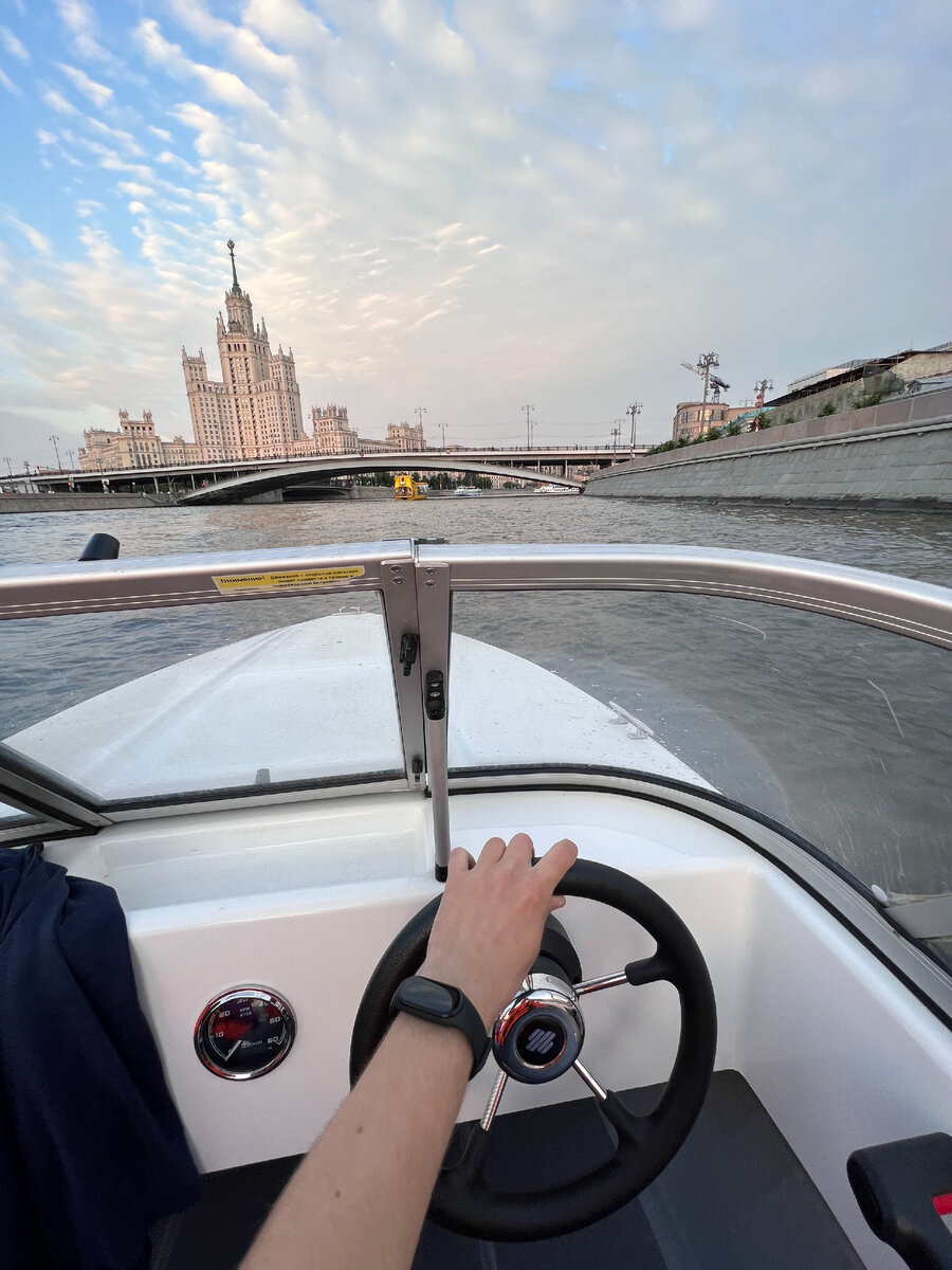 Фото автора блога Дно Мещанства, Котельническая набережная, июнь 2023