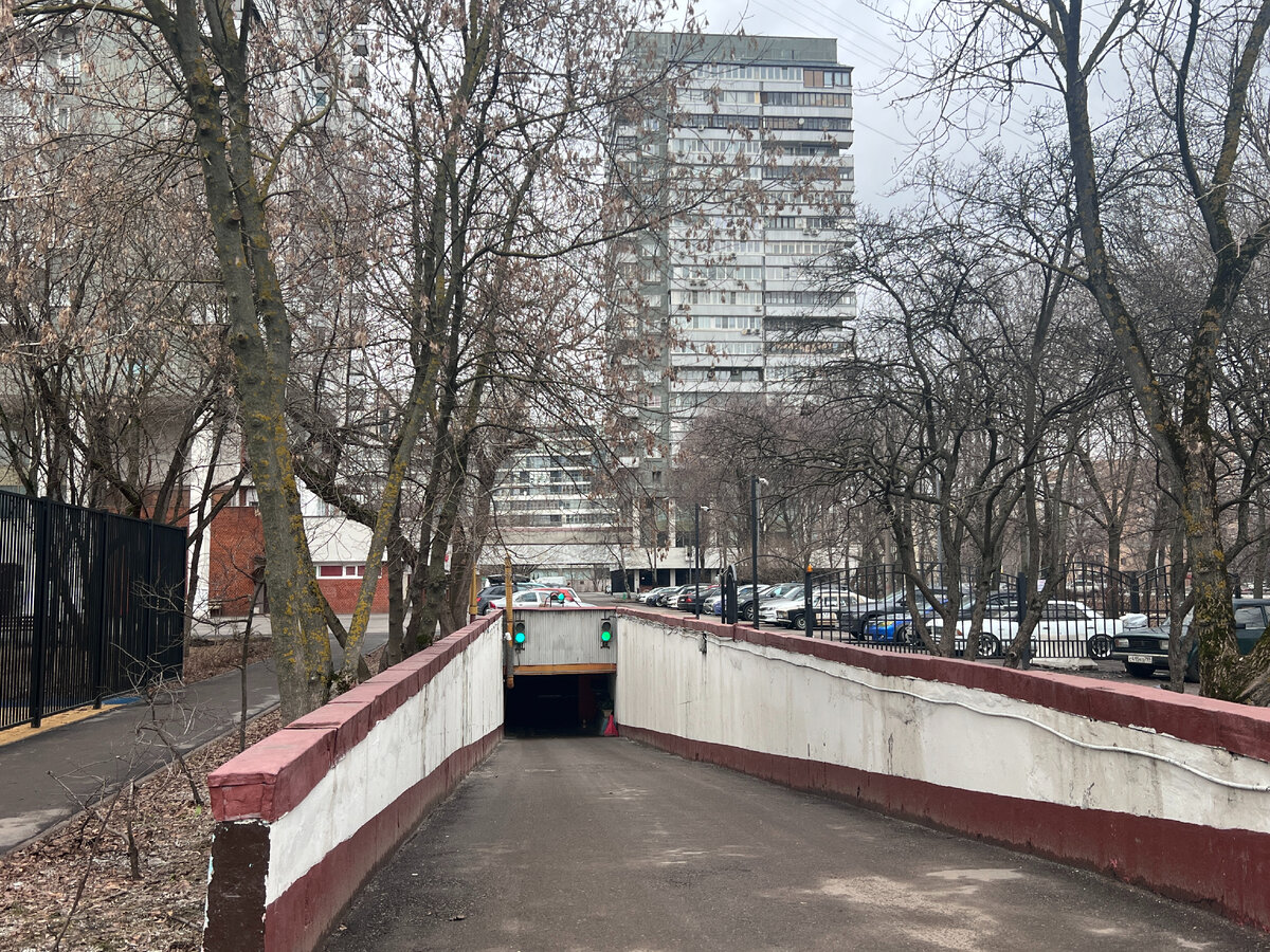 Подземный паркинг, фото автора блога Дно Мещанства