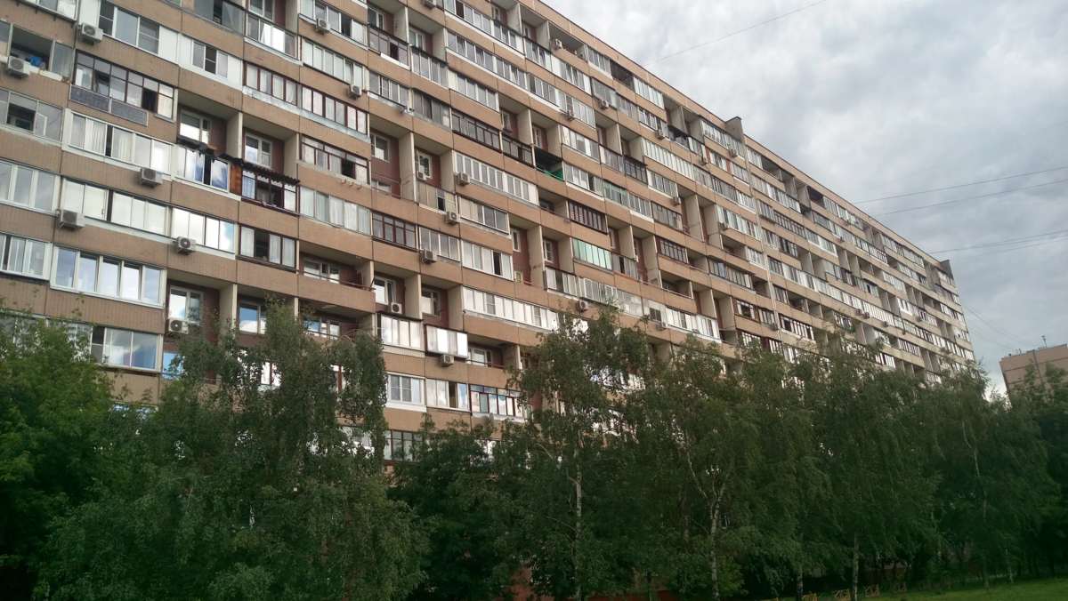 П-46. Прежде всего отличается очень необычным расположением балконов. 