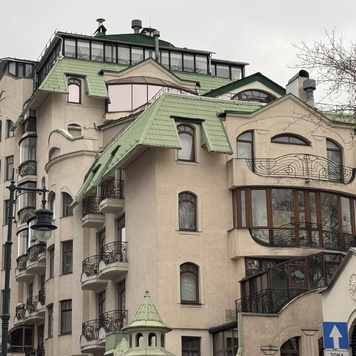 Дома Золотой Мили  Кто не знает - это часть ул. Остоженки от Храма Христа спасителя до Садового. Считается местом с самой дорогой недвижимостью Москвы.- 2